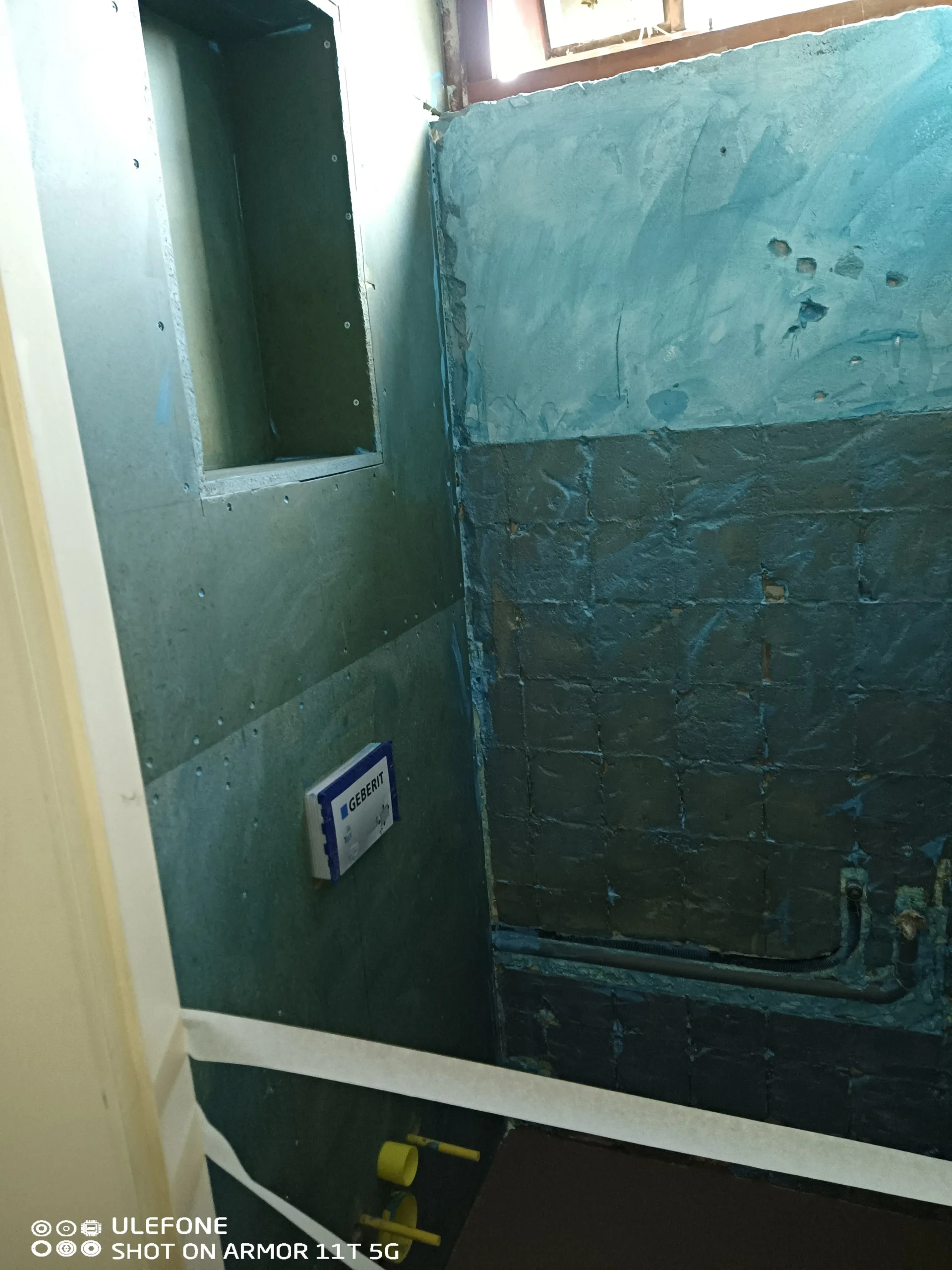 Waterdichtingslaag badkamer met inbouwnis door CKW Installatietechniek Moerkapelle