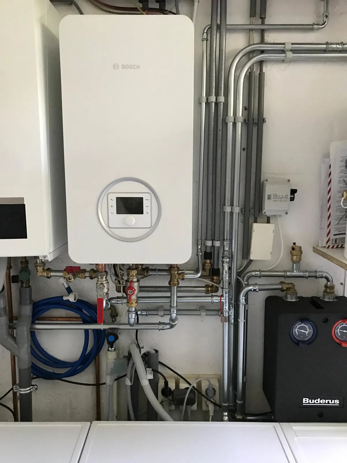Bosch CV-ketel met Buderus pompgroep geinstalleerd door CKW Installatietechniek Moerkapelle