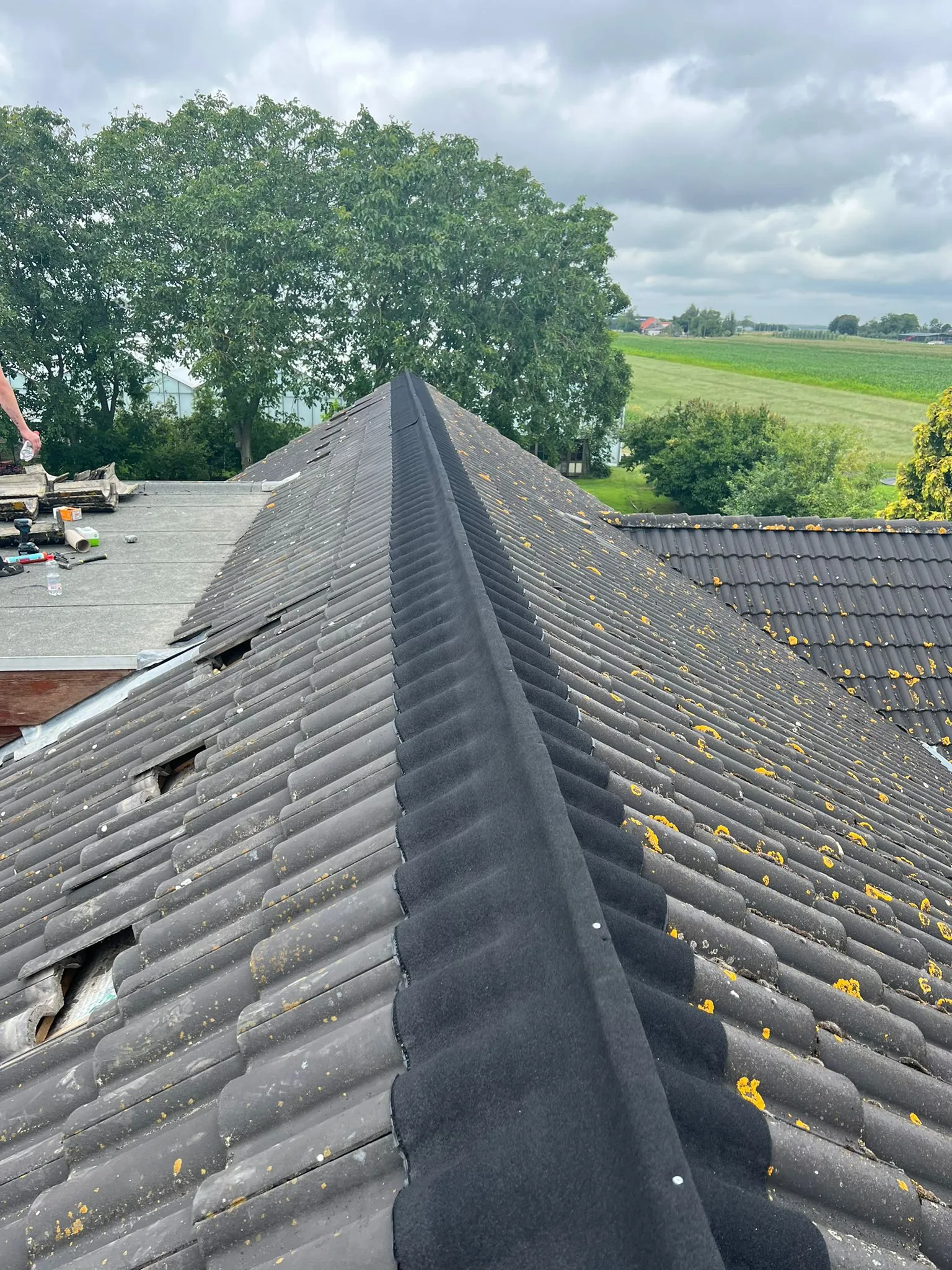 Dakrenovatie pannendak overzicht door CKW Installatietechniek Moerkapelle