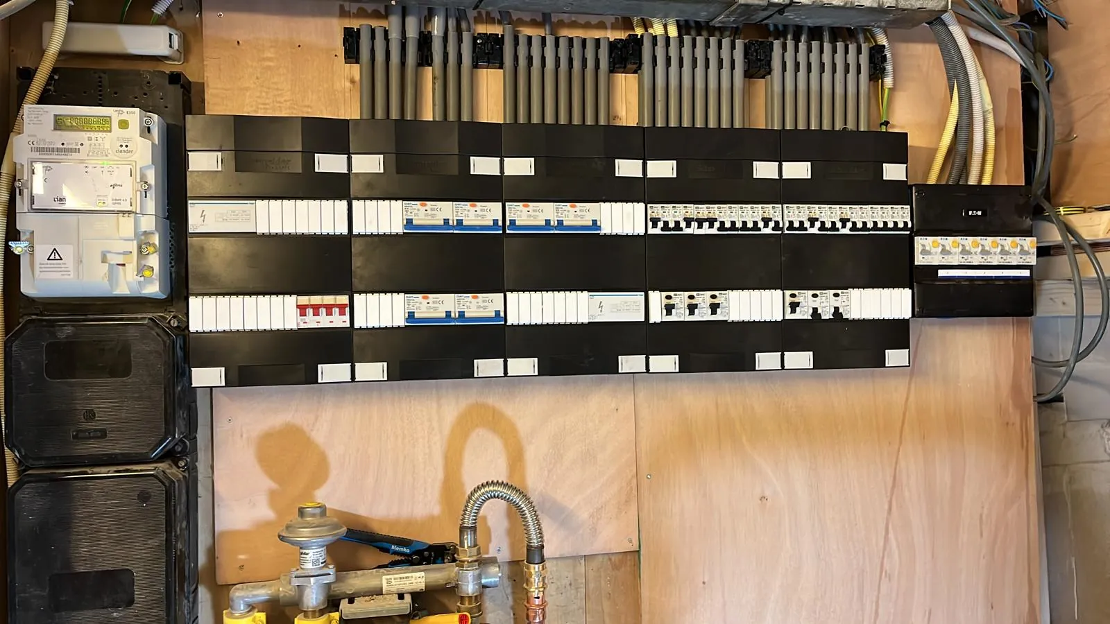 Groepenkast met meterkast installatie door CKW Installatietechniek Moerkapelle