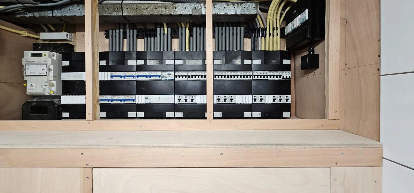 Groepenkast Schneider Electric installatie door CKW Installatietechniek Moerkapelle