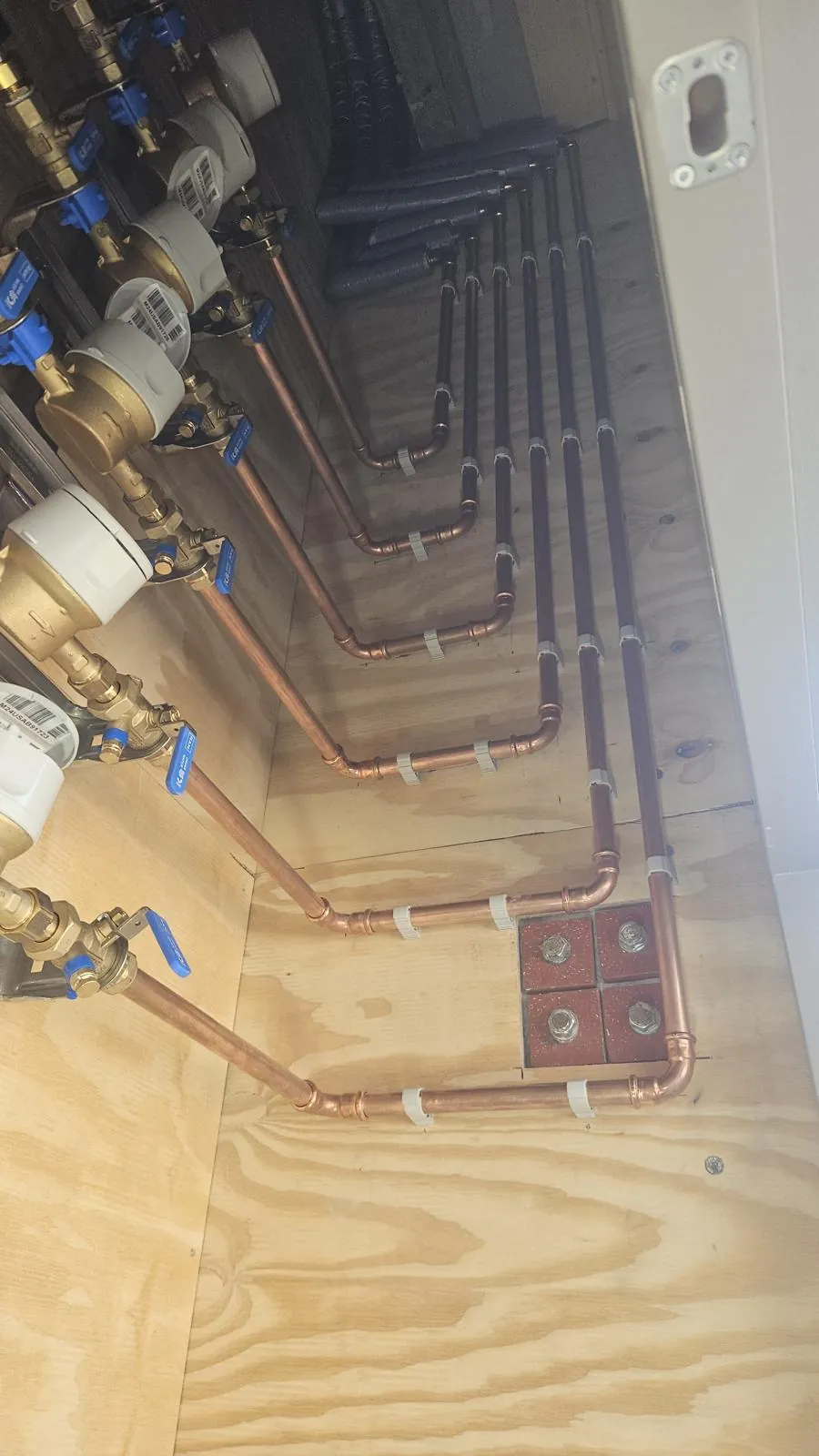 Koperen leidingwerk detail installatie door CKW Installatietechniek Moerkapelle