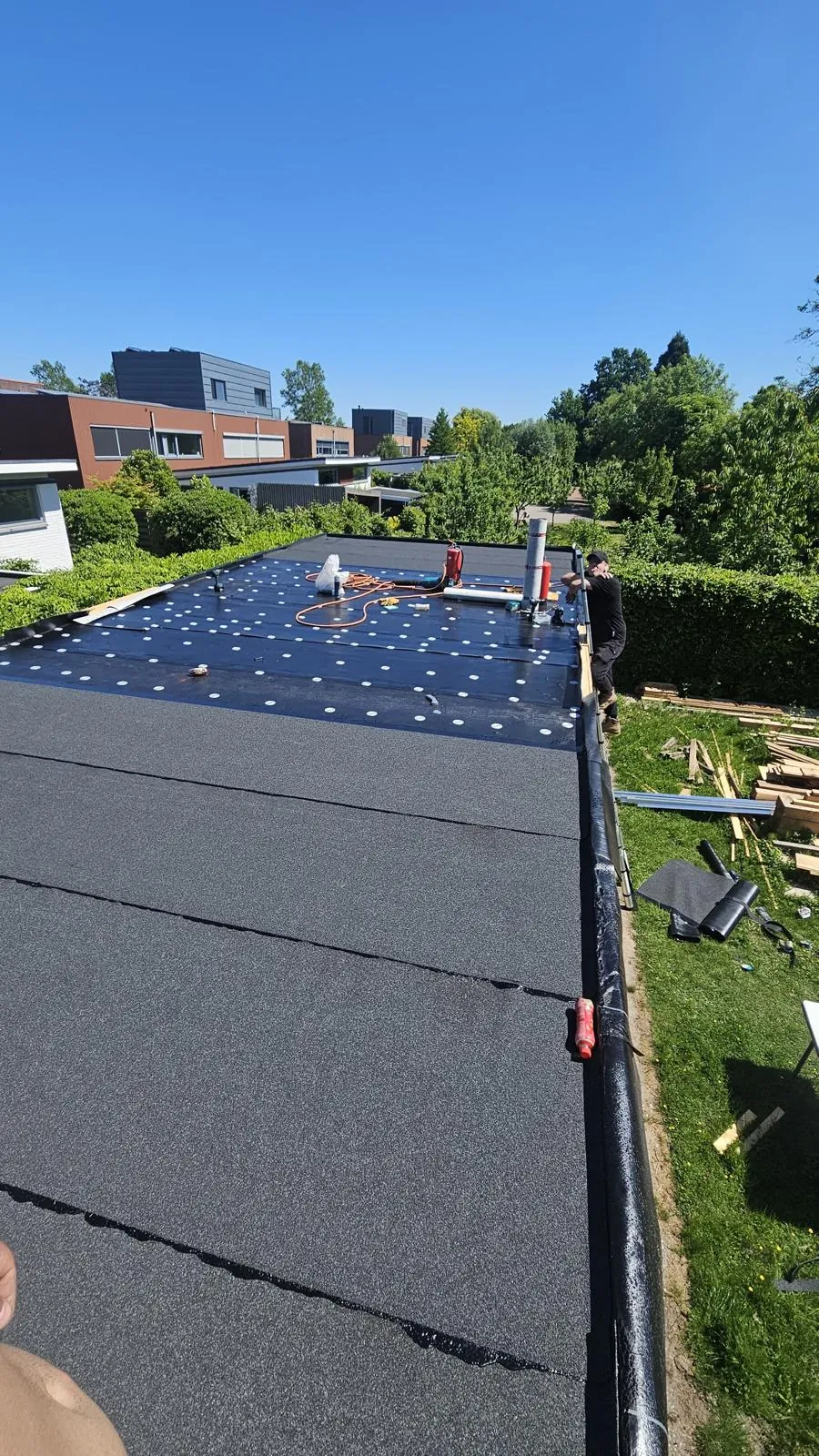 Aanleg bitumen dakbedekking plat dak door CKW Installatietechniek Moerkapelle